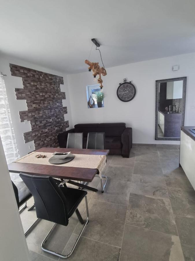 Villa Marta Porat  Buitenkant foto