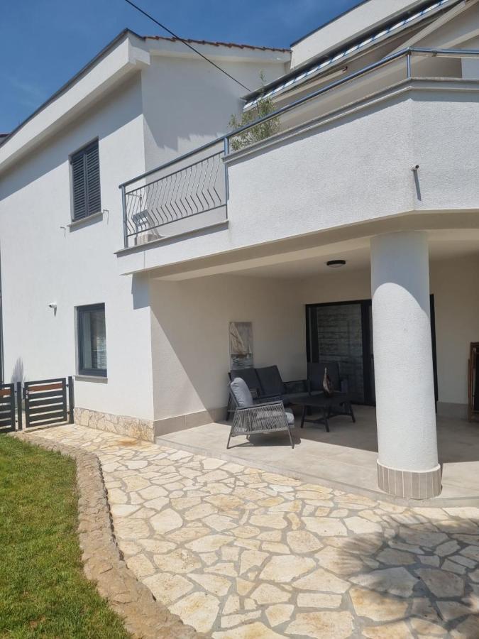 Villa Marta Porat  Buitenkant foto